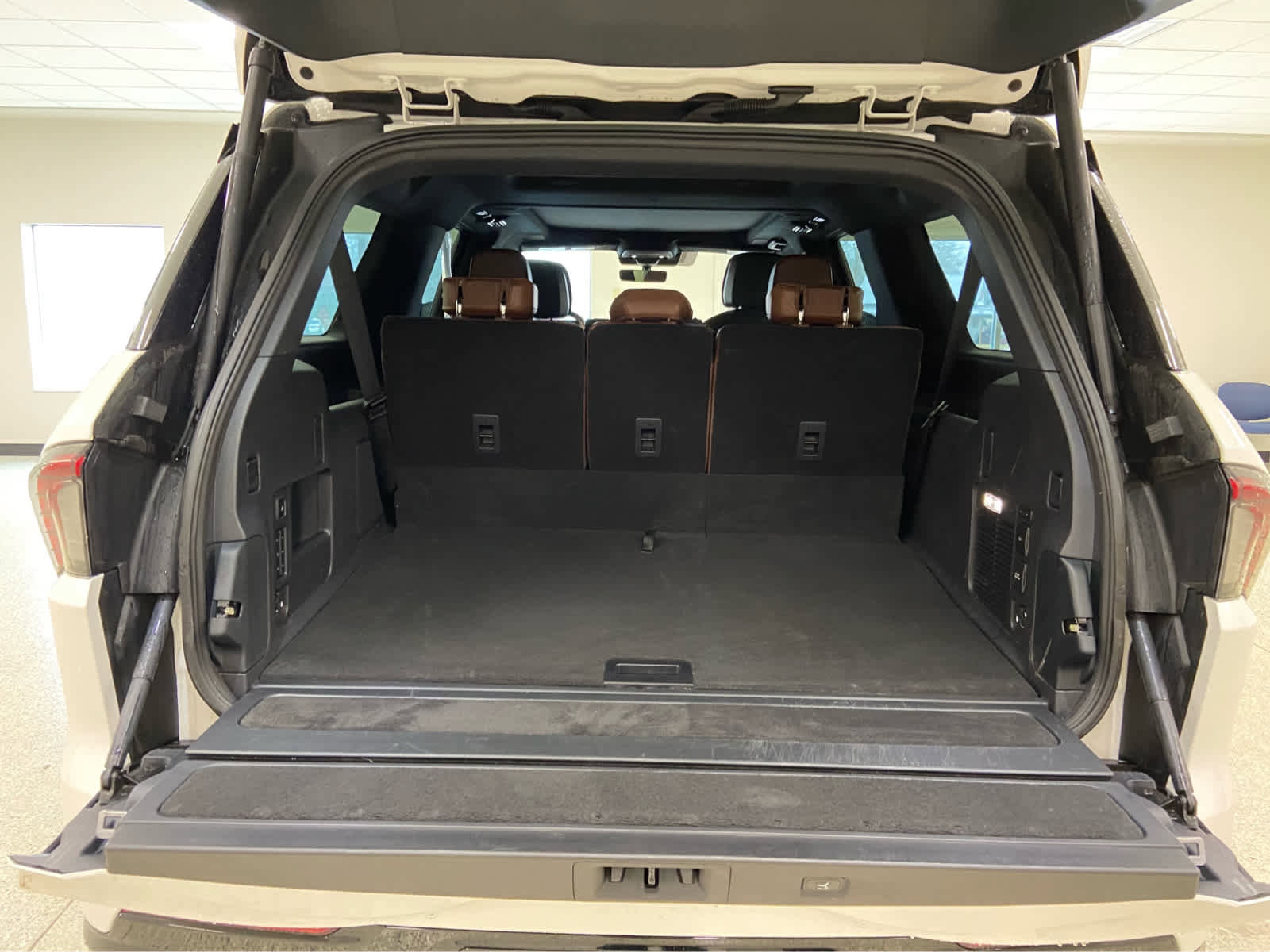 Used 2025 Lincoln Navigator L Reserve AWD/4WD image 9