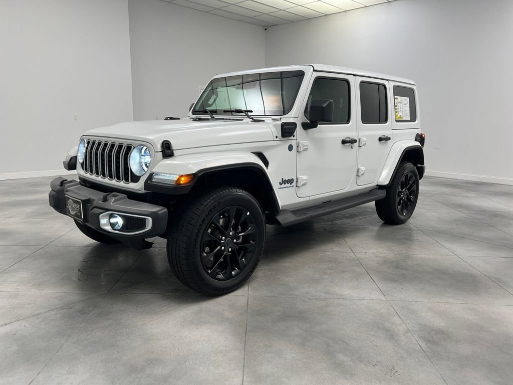 Used 2025 Jeep Wrangler Sahara 4xe image 3