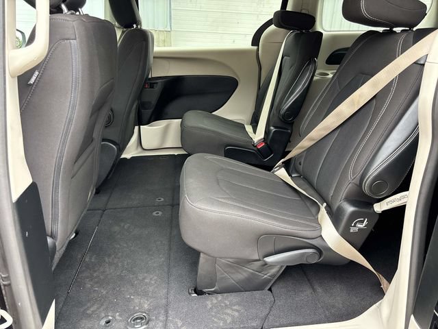 Used 2023 Chrysler Voyager LX FWD image 15