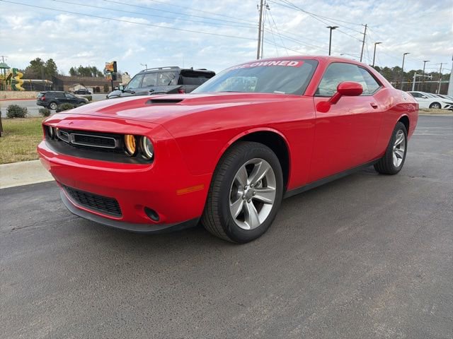 Used 2022 Dodge Challenger SXT image 3
