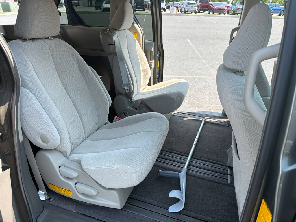 Used 2014 Toyota Sienna LE FWD image 10