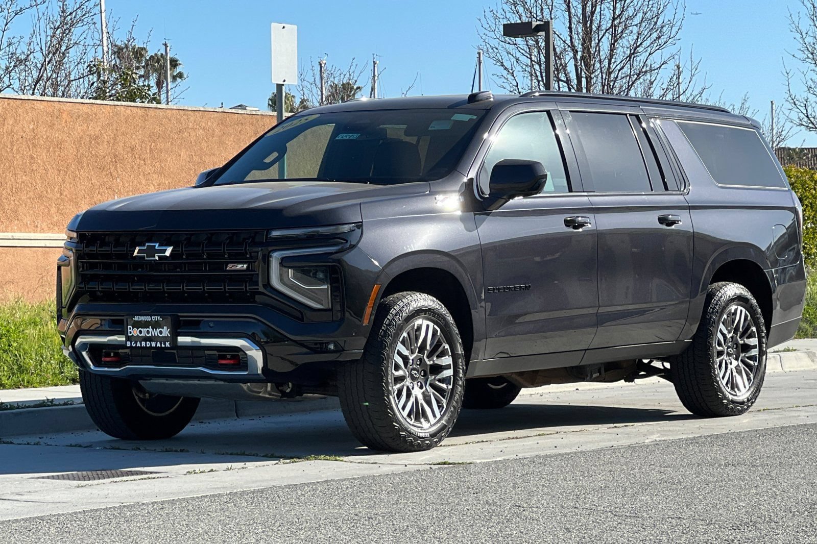 Used 2025 Chevrolet Suburban Z71 AWD/4WD image 8