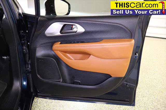 Used 2025 Chrysler Pacifica Pinnacle FWD image 38