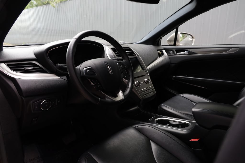 Used 2019 Lincoln MKC Premiere FWD image 17