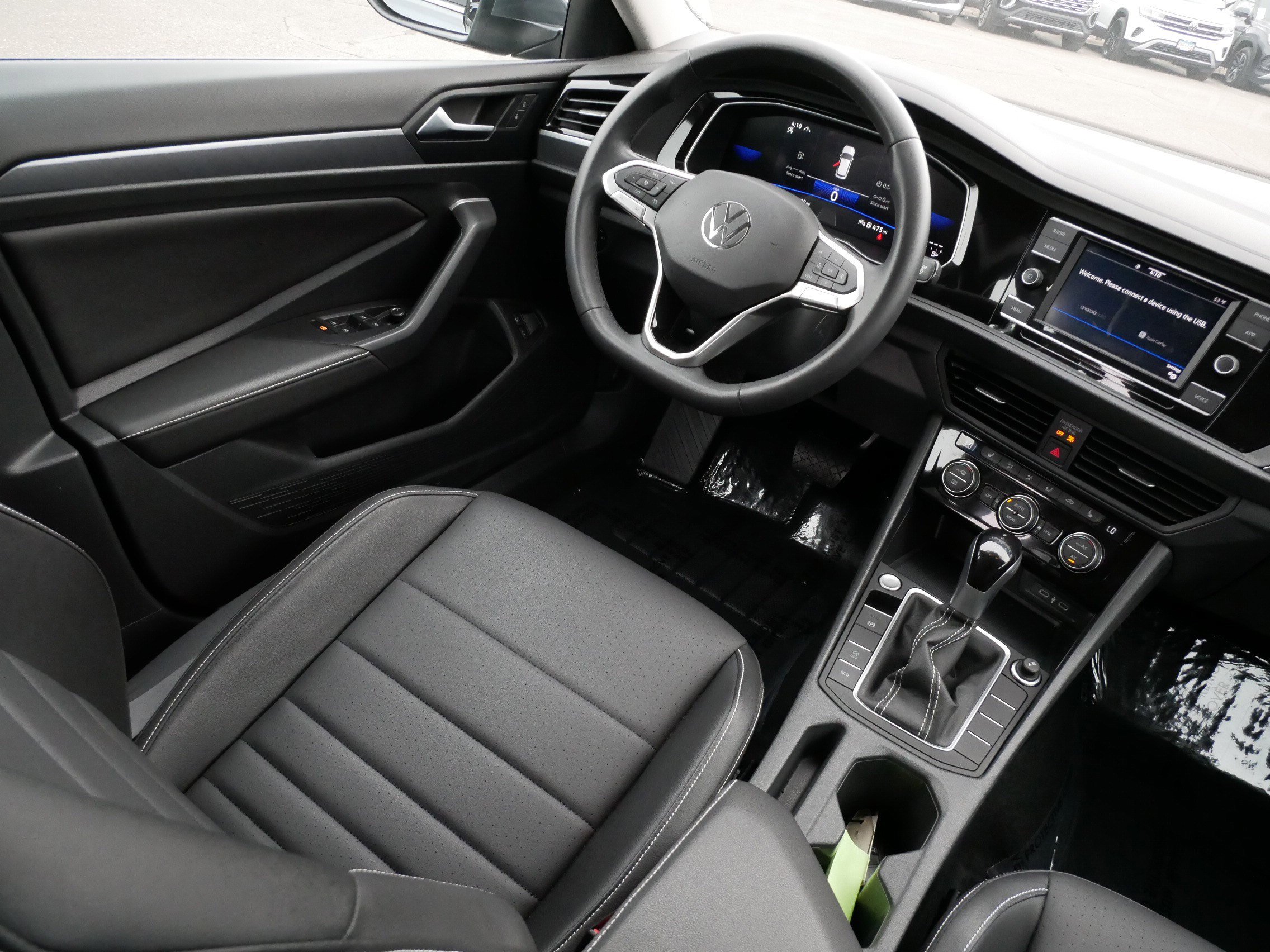 Certified 2024 Volkswagen Jetta SE image 9