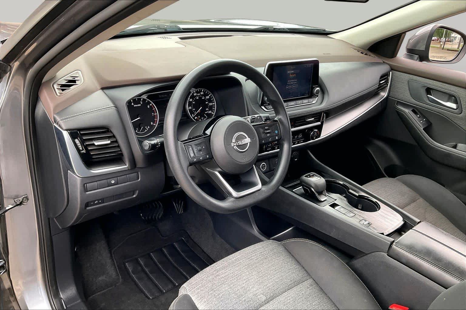 Used 2022 Nissan Rogue SV FWD image 17