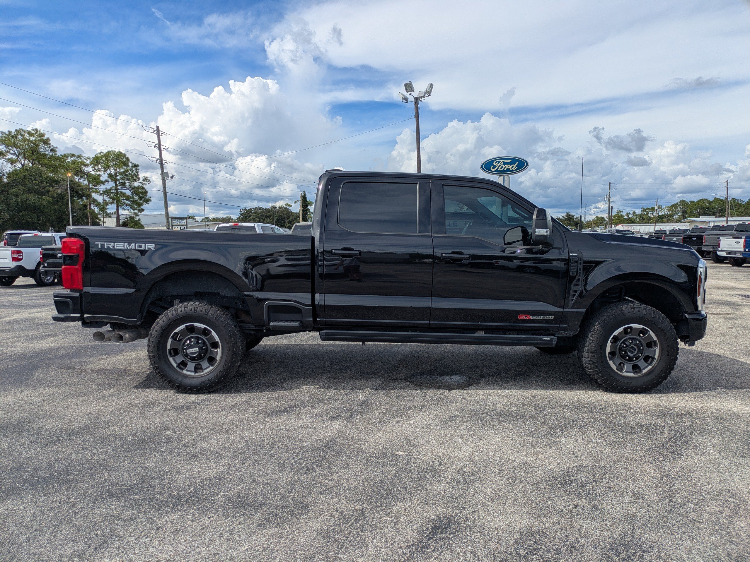 Used 2024 Ford F250 Lariat w/ Lariat Ultimate Package AWD/4WD image 3