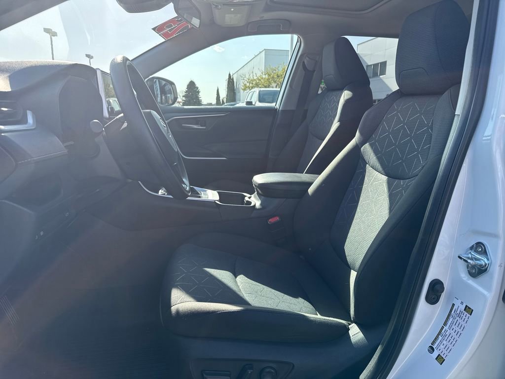 Used 2025 Toyota RAV4 XLE w/ Convenience Package AWD/4WD image 14