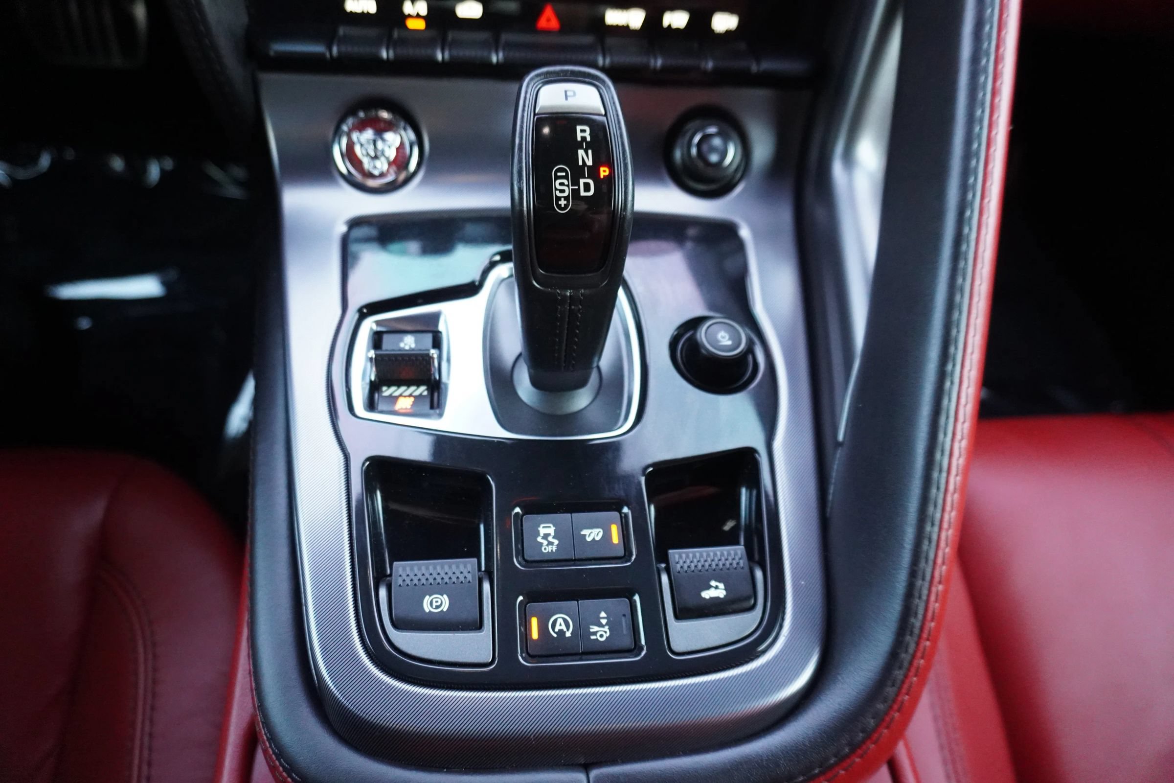 Used 2017 Jaguar F-TYPE R AWD/4WD image 18