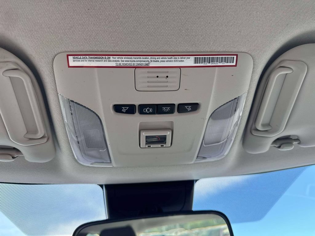Used 2021 Toyota Corolla LE FWD image 33