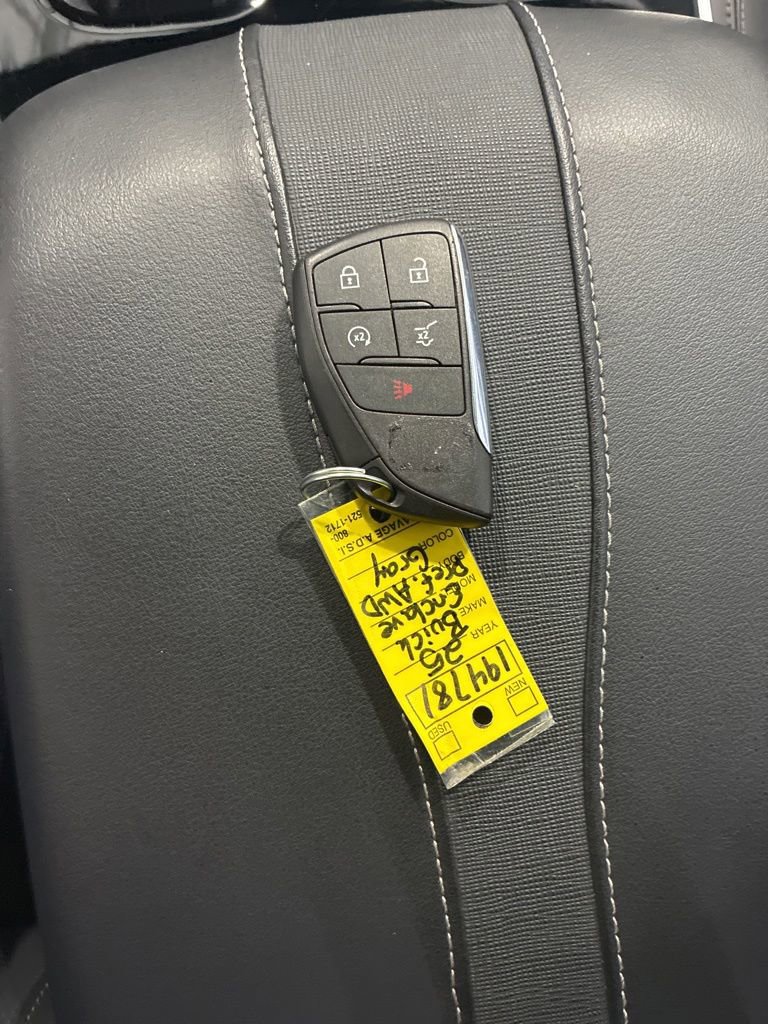 Used 2025 Buick Enclave Preferred AWD/4WD image 30