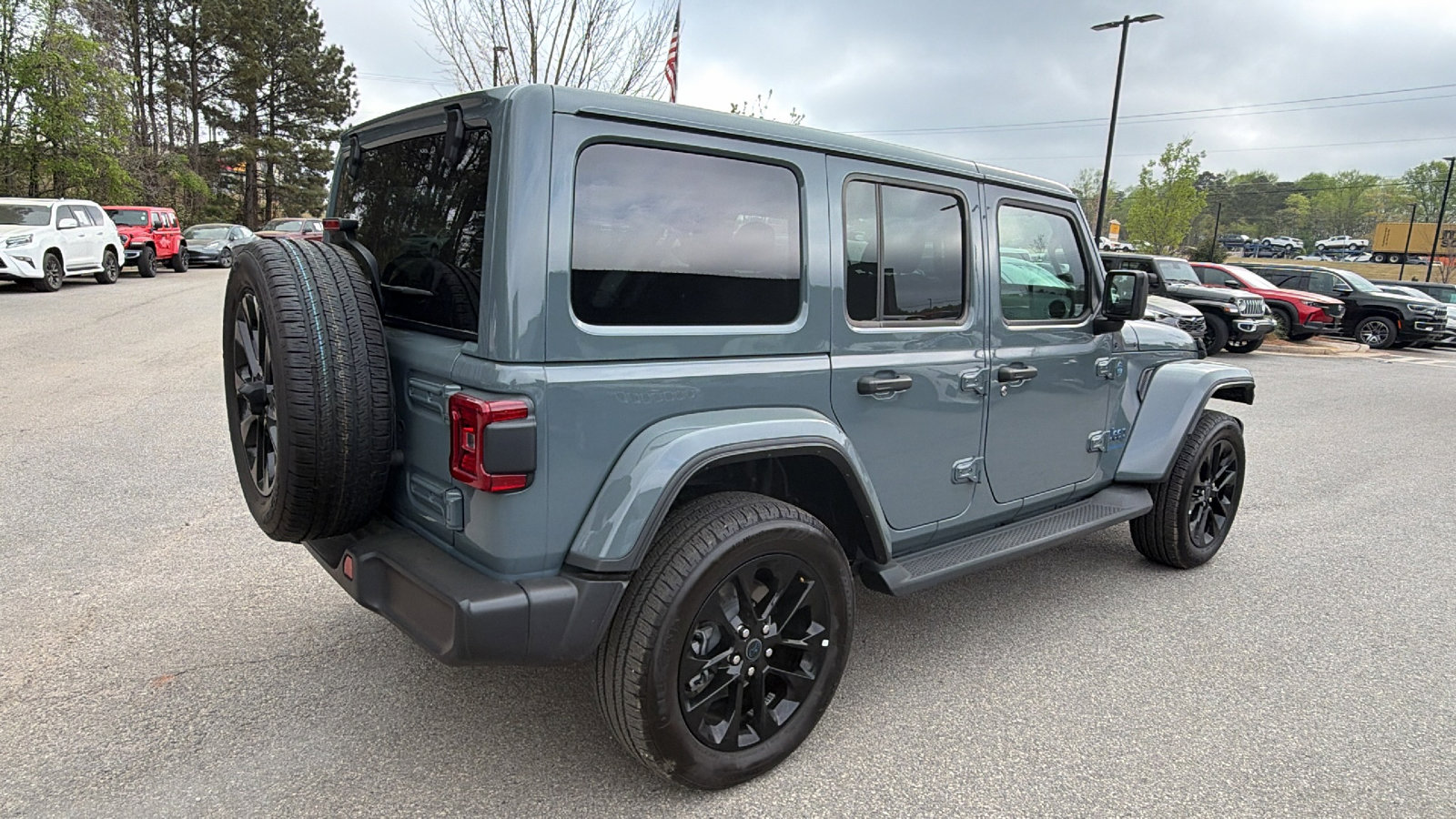 Used 2025 Jeep Wrangler Sahara image 8