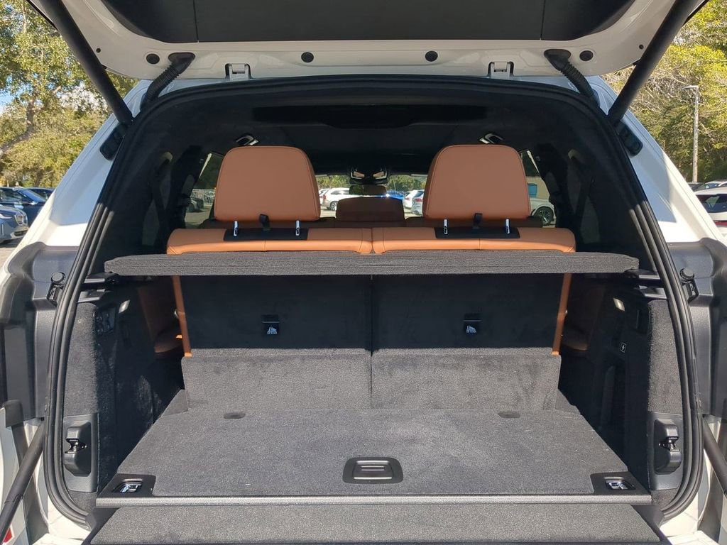 New 2026 BMW X7 M60i image 13