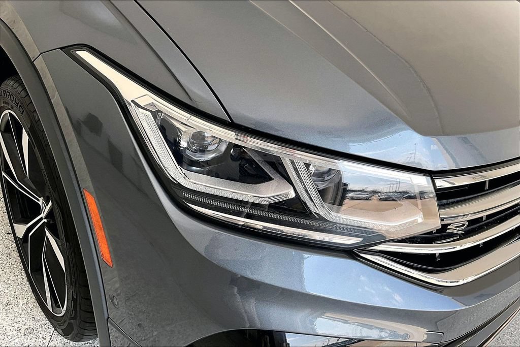 Used 2022 Volkswagen Tiguan SEL R-Line AWD/4WD image 39