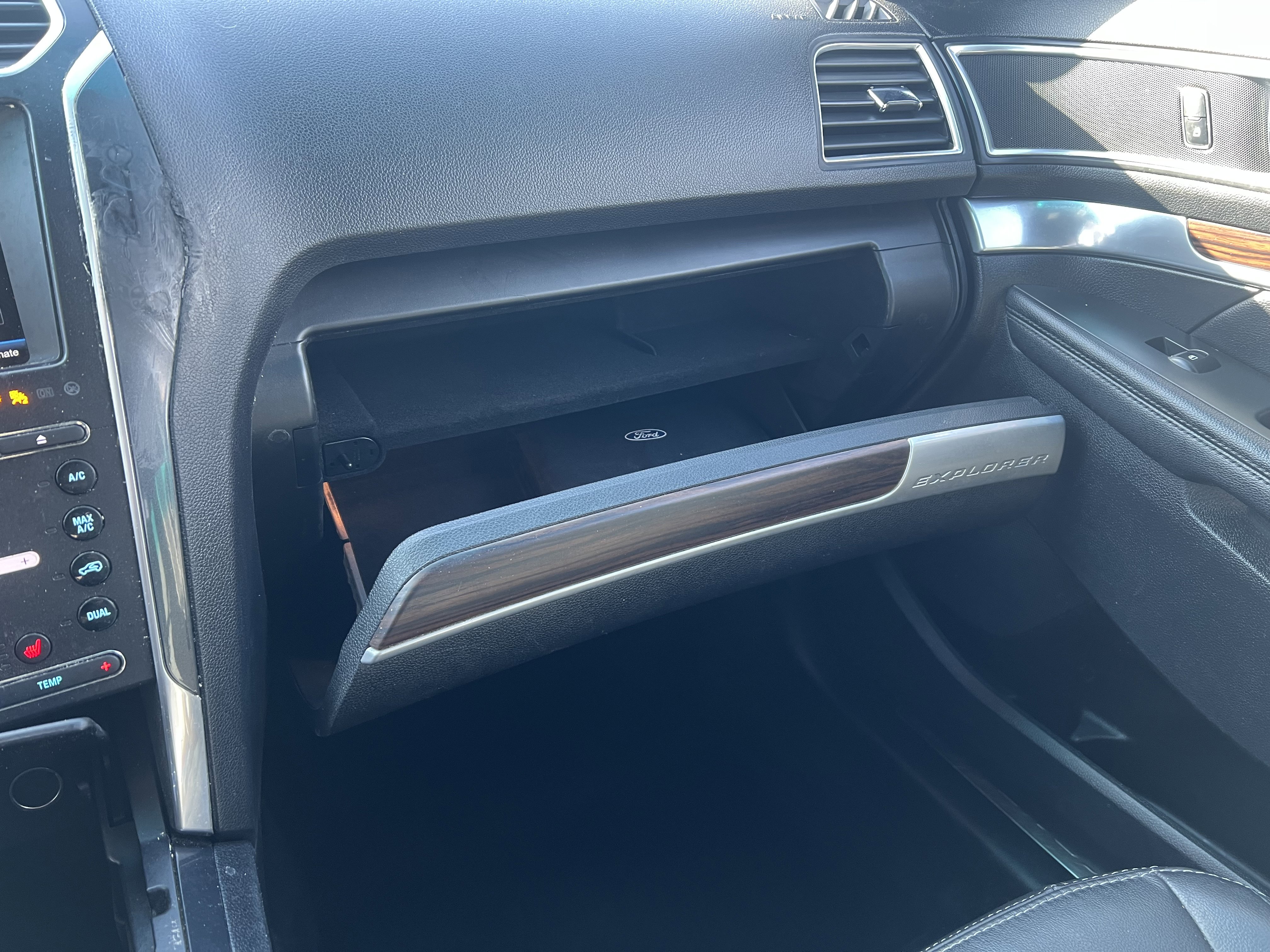 Used 2016 Ford Explorer Limited image 27