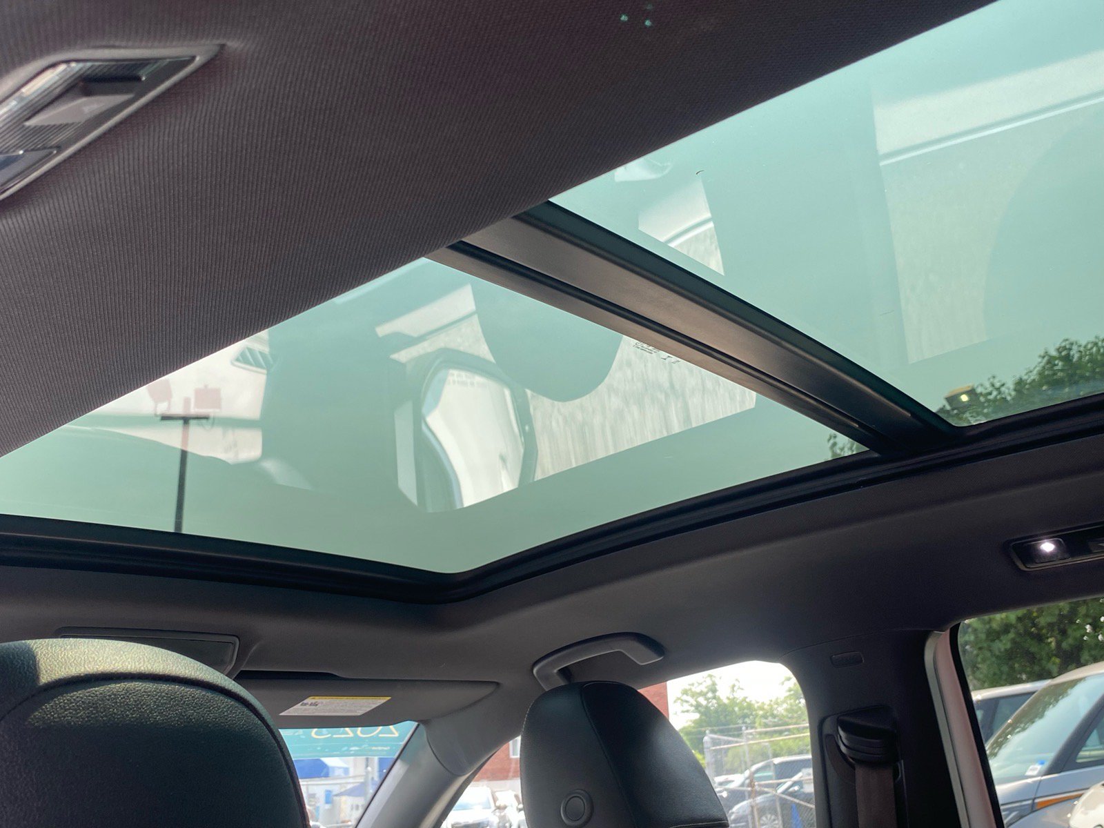 Certified 2023 Volkswagen Atlas Cross Sport SE w/ Panoramic Sunroof Package AWD/4WD image 19