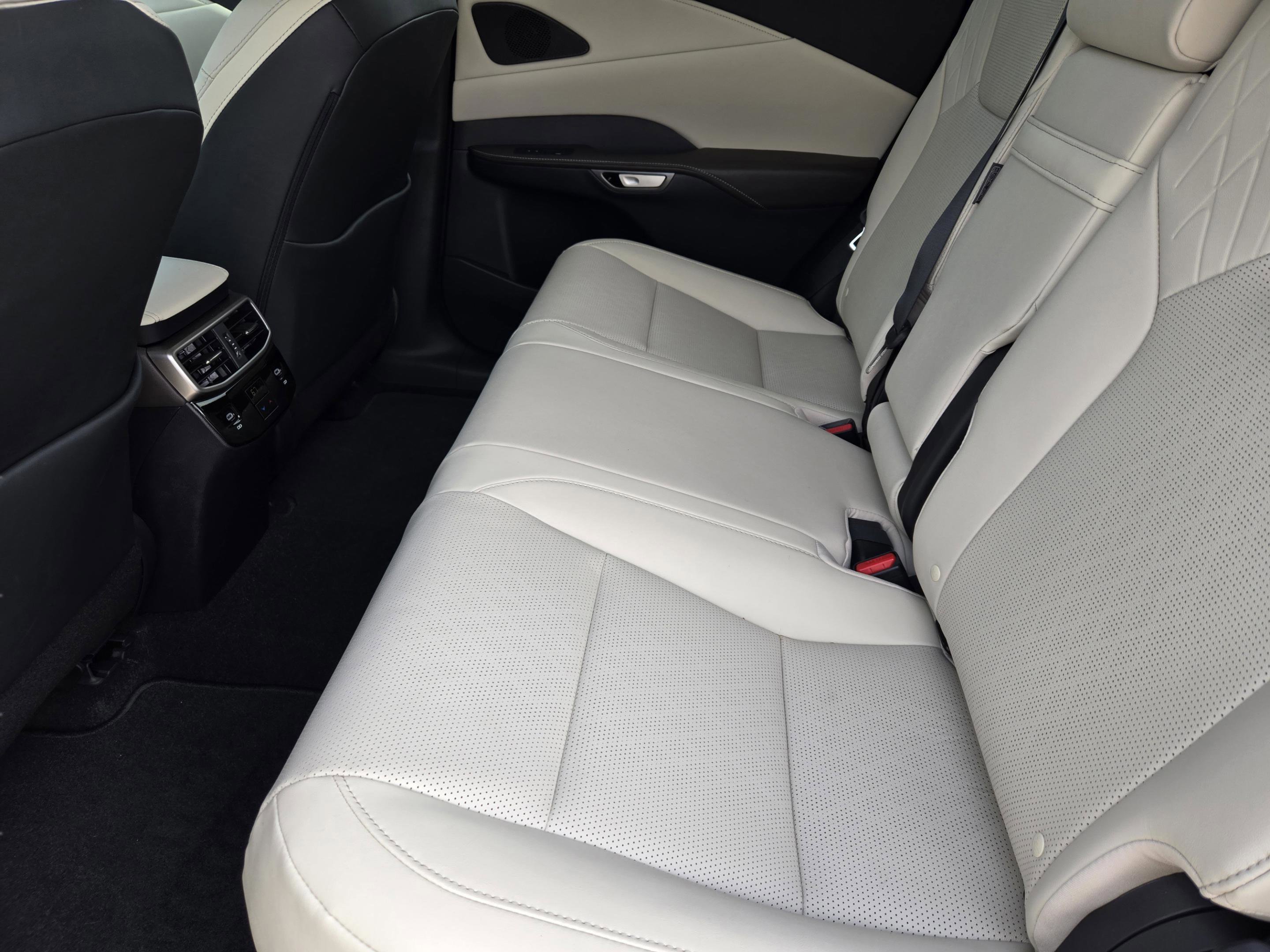 Used 2026 Lexus RX 350 w/ Convenience Package image 26