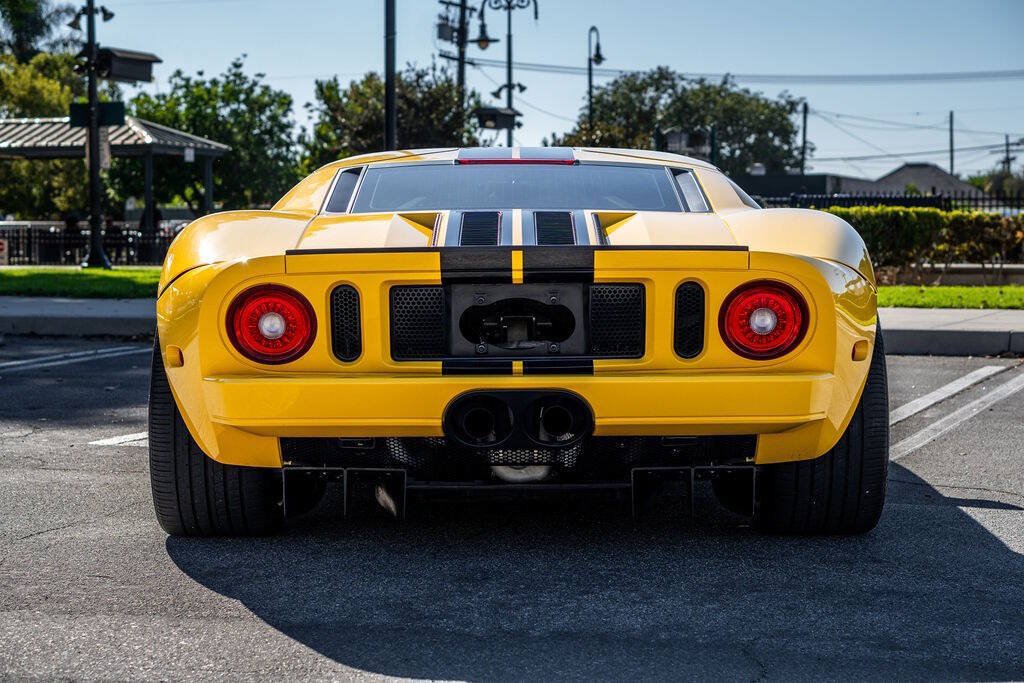 Used 2006 Ford GT RWD image 10