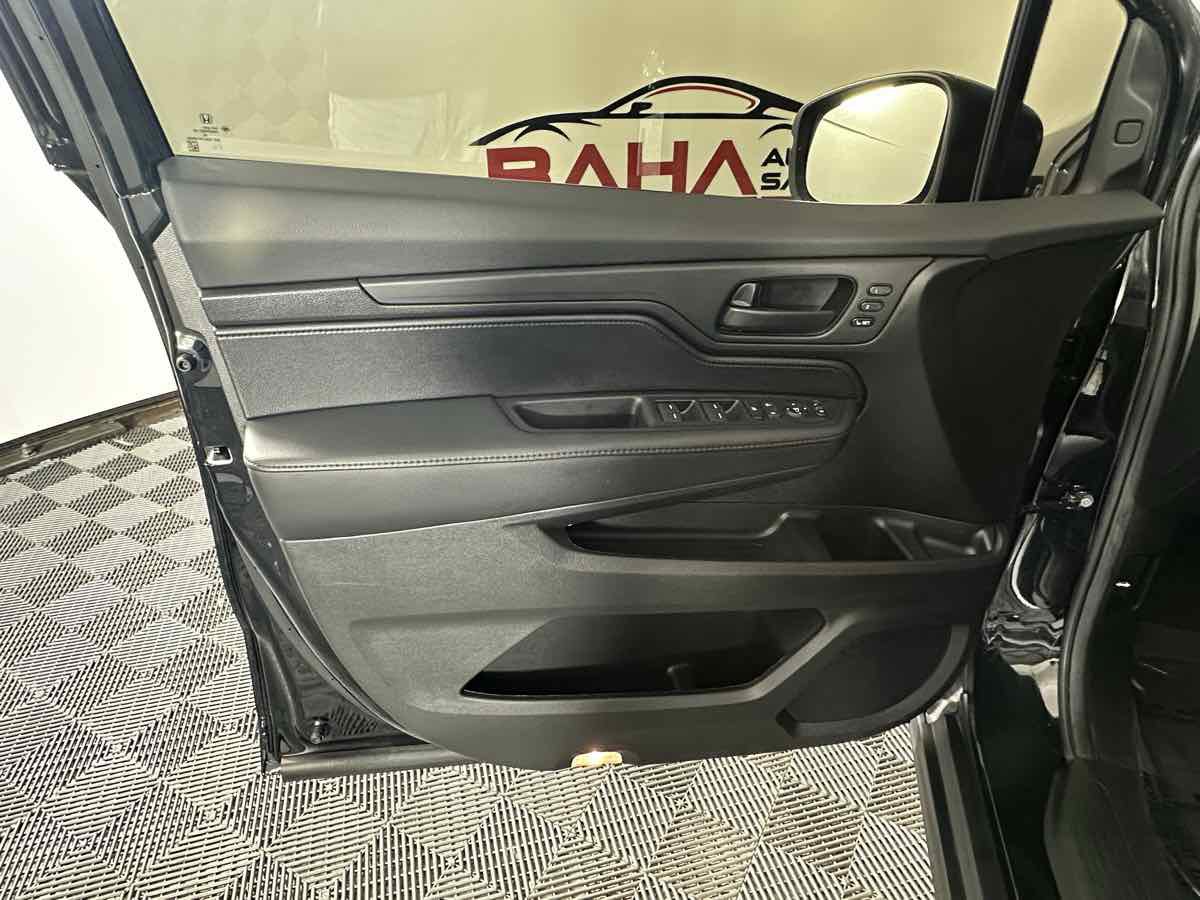 Used 2025 Honda Odyssey EX-L image 16