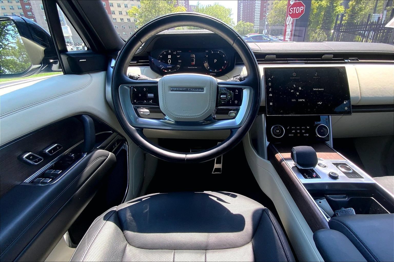 Used 2023 Land Rover Range Rover SE AWD/4WD image 5