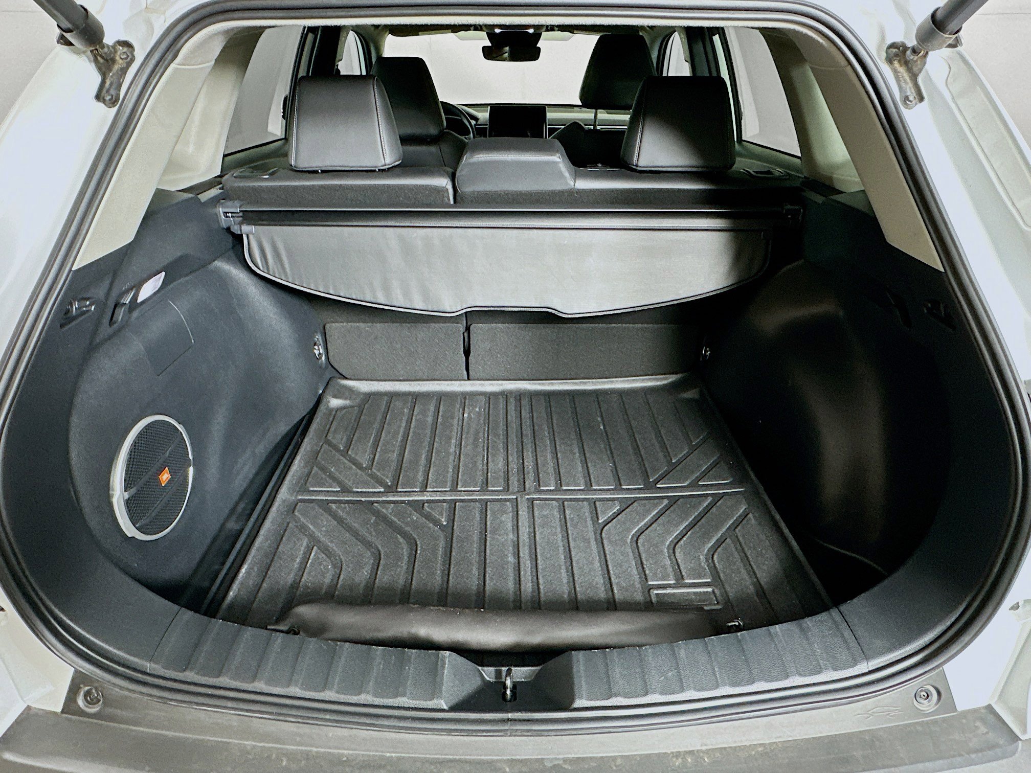 Used 2023 Toyota Corolla Cross XLE w/ Convenience Package image 28