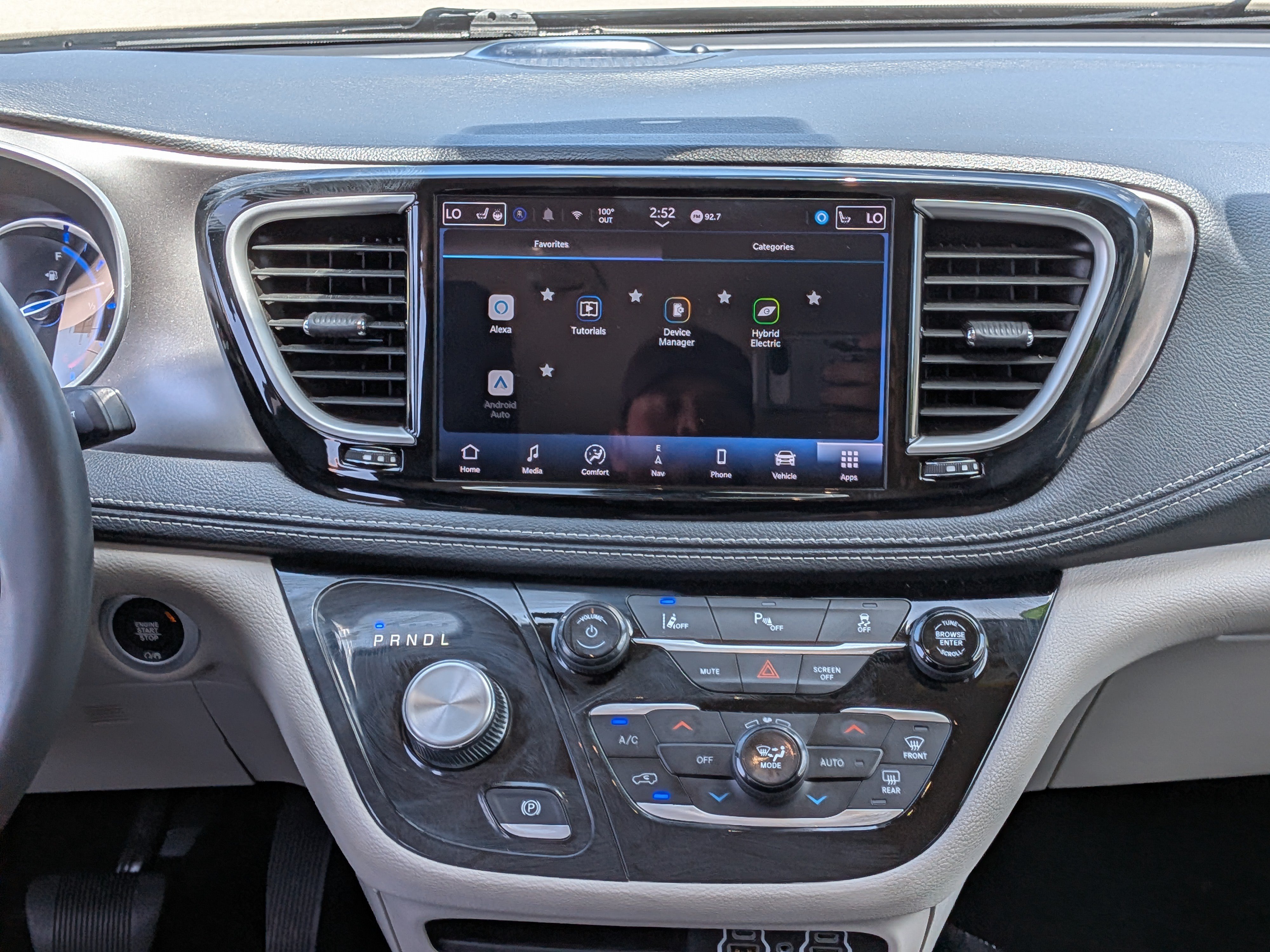 Used 2024 Chrysler Pacifica Limited FWD image 20