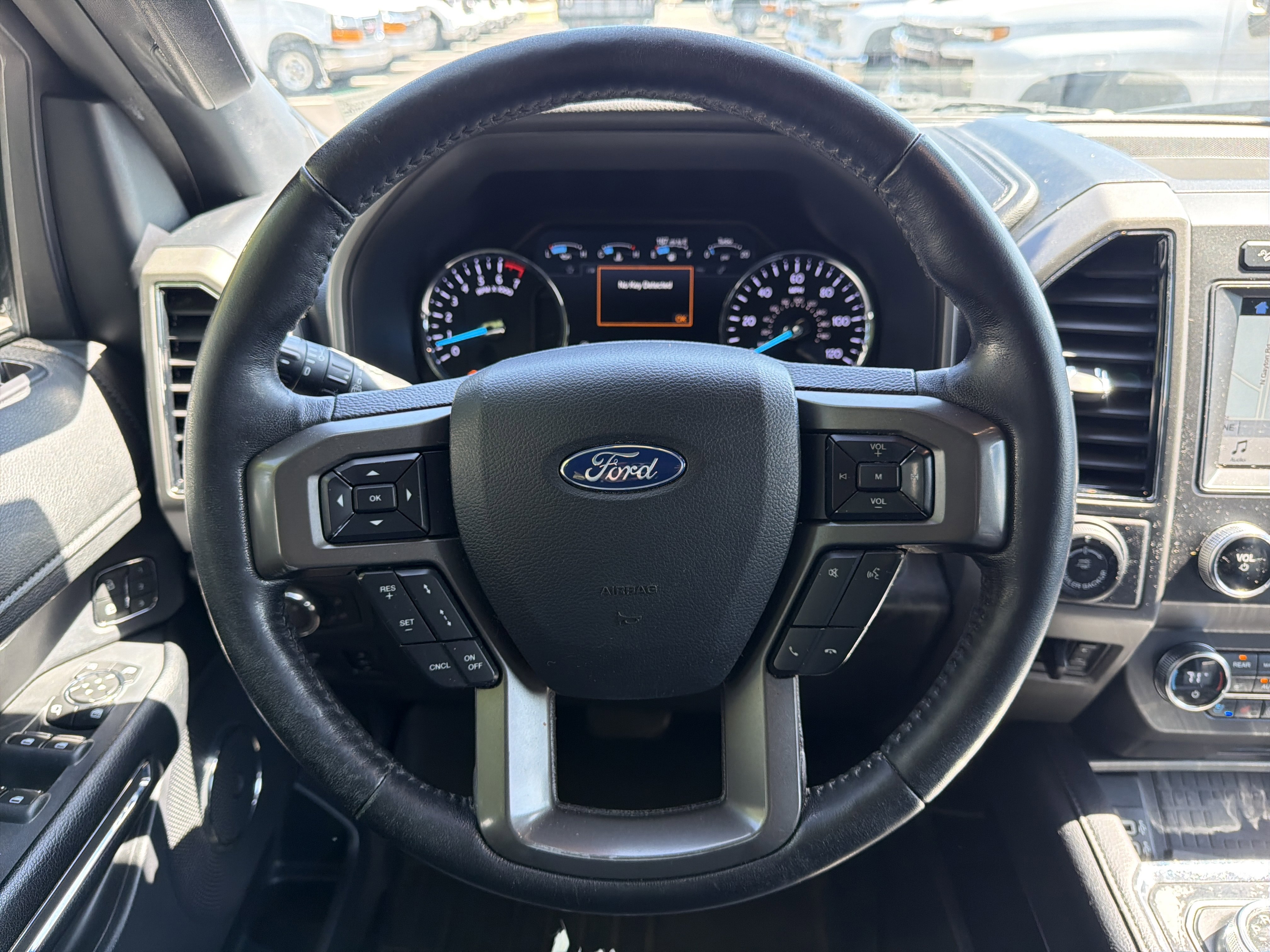 Used 2019 Ford Expedition Max XLT w/ Equipment Group 202A AWD/4WD image 18