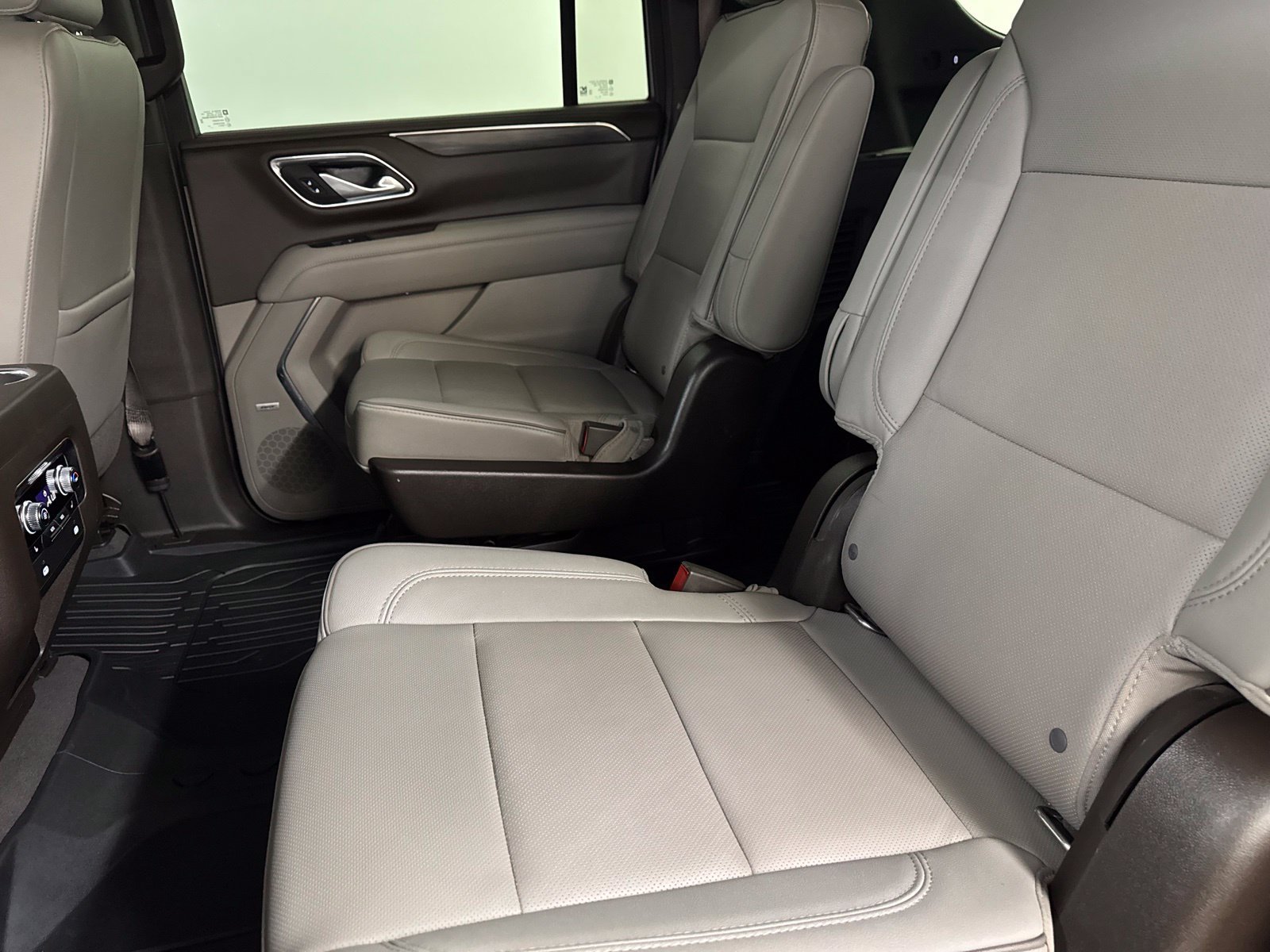 Used 2022 GMC Yukon XL SLT w/ SLT Luxury Package AWD/4WD image 11