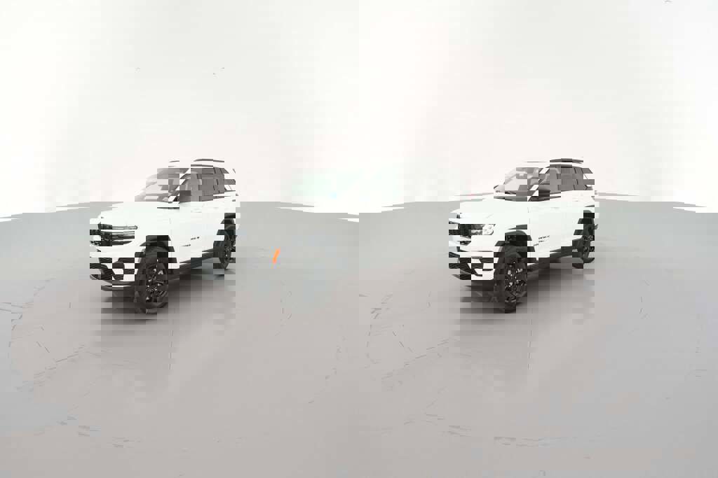 New 2025 Jeep Grand Cherokee Altitude image 4