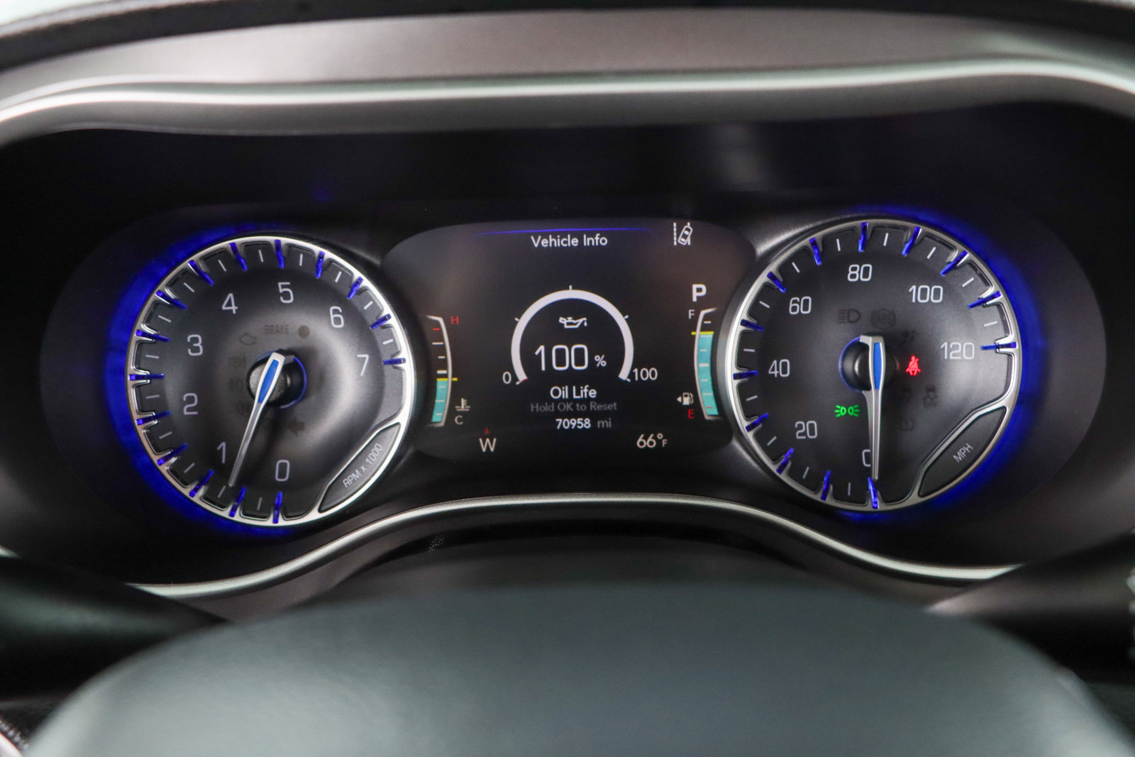 Used 2023 Chrysler Pacifica Touring-L image 15