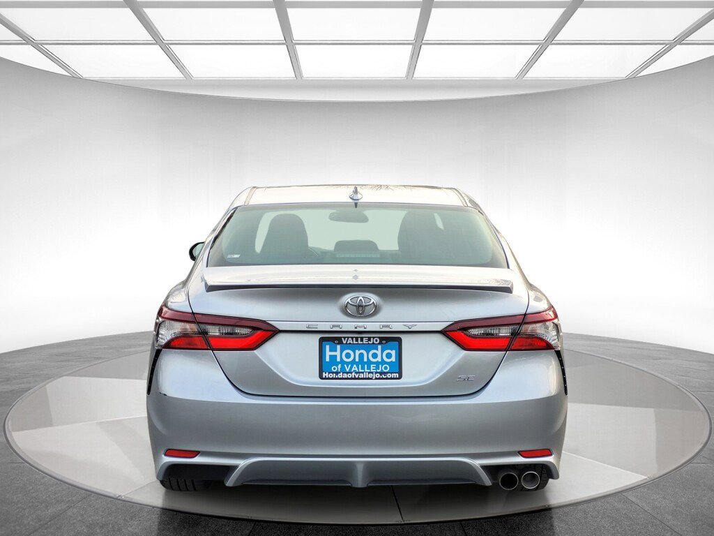 Used 2023 Toyota Camry SE image 4