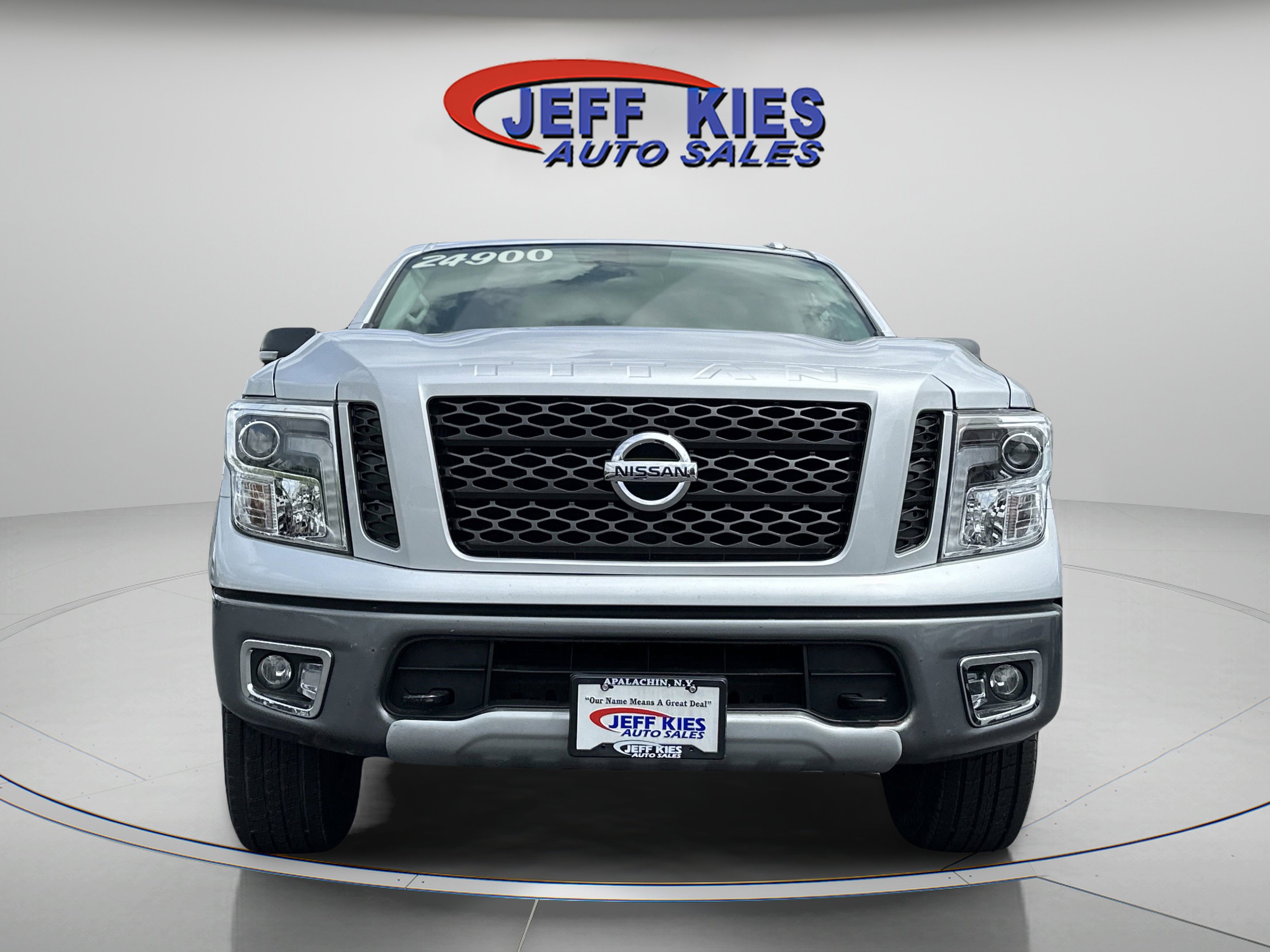 Used 2017 Nissan Titan PRO-4X image 3
