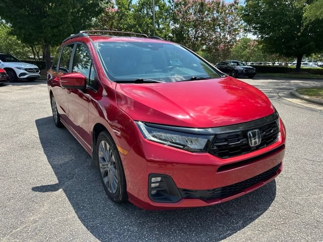 Used 2025 Honda Odyssey Touring image 3