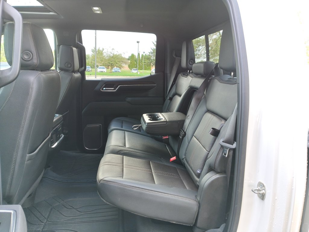 Used 2025 Chevrolet Silverado 1500 High Country AWD/4WD image 8