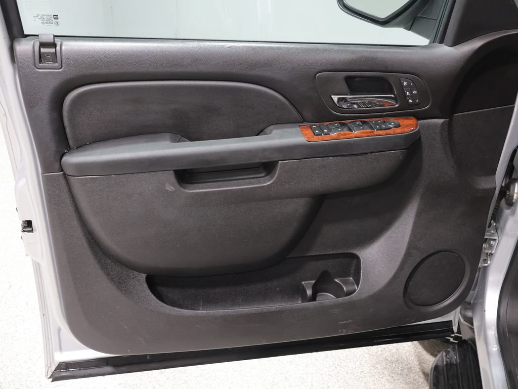 Used 2013 Chevrolet Avalanche LTZ AWD/4WD image 14