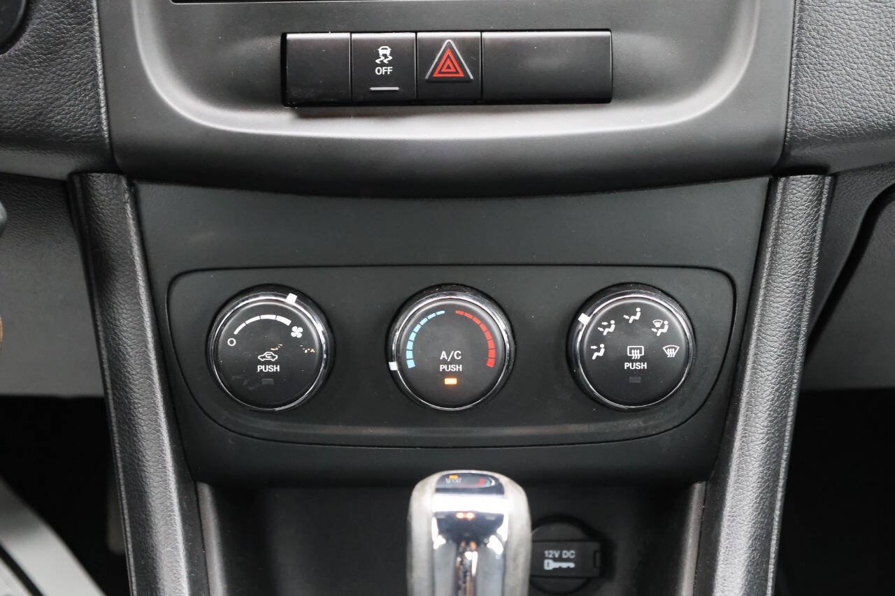 Used 2014 Dodge Avenger SE FWD image 21
