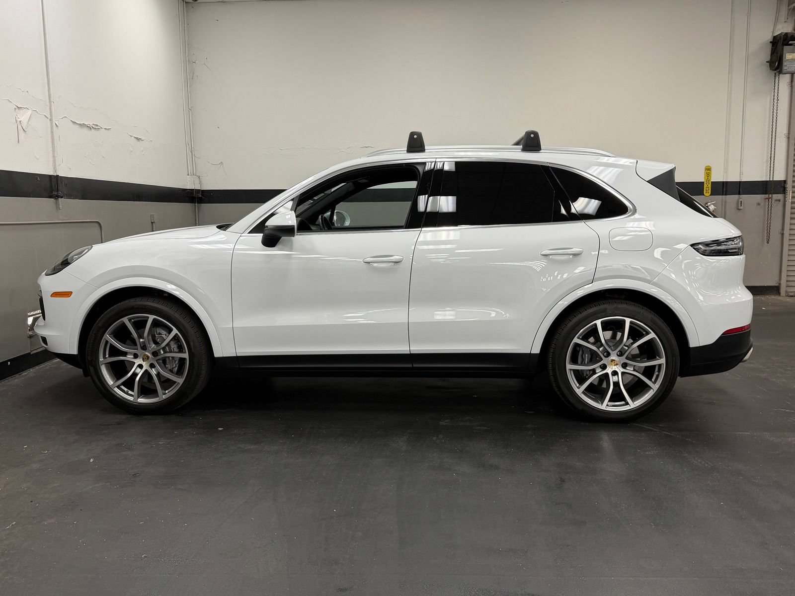 Used 2022 Porsche Cayenne E-Hybrid w/ Premium Package AWD/4WD image 9