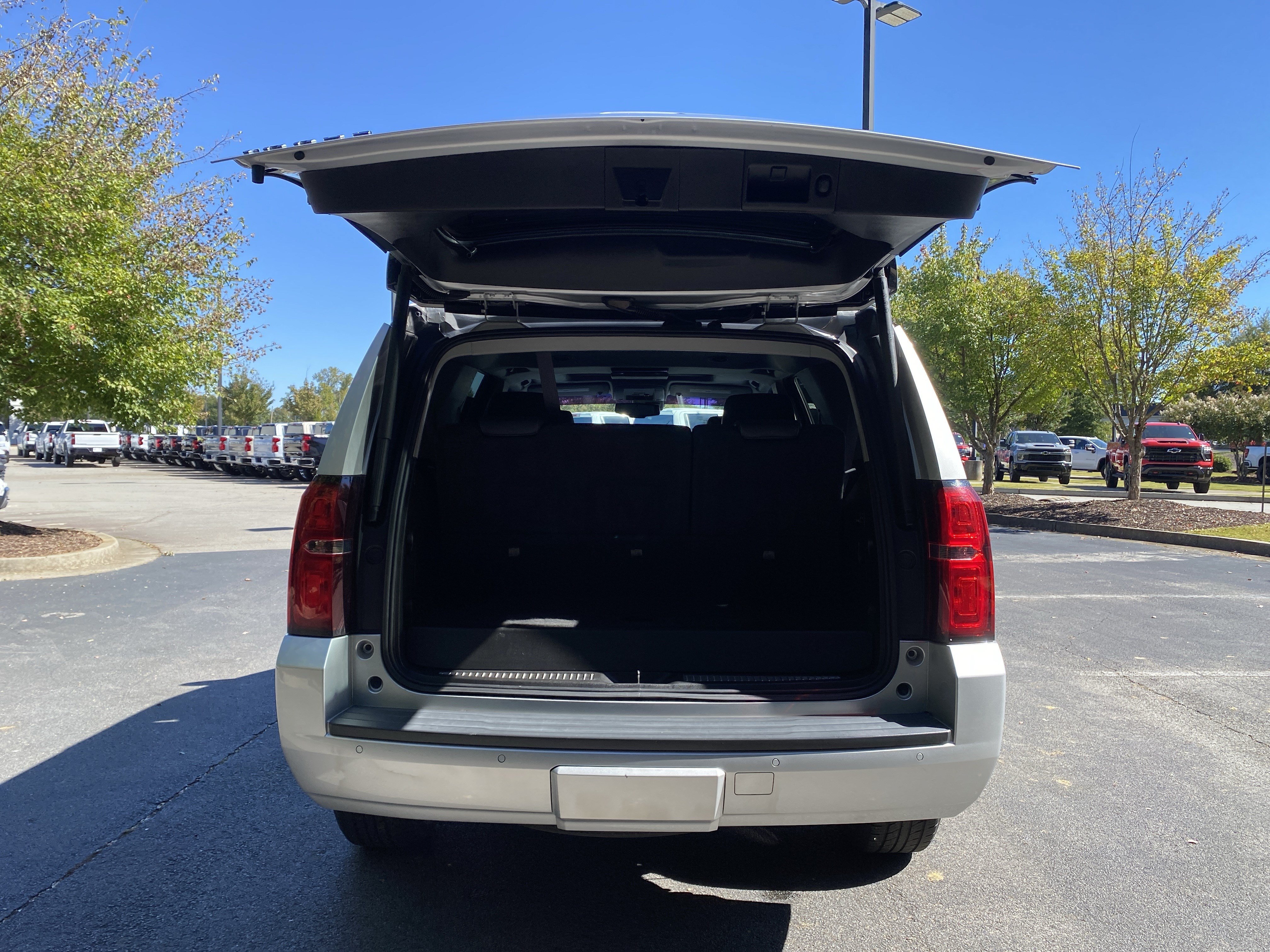 Used 2019 Chevrolet Tahoe LT RWD image 11