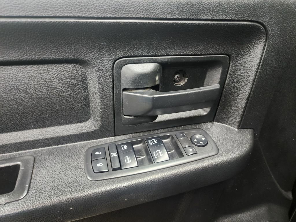 Used 2018 RAM 2500 Tradesman w/ Chrome Appearance Group image 10