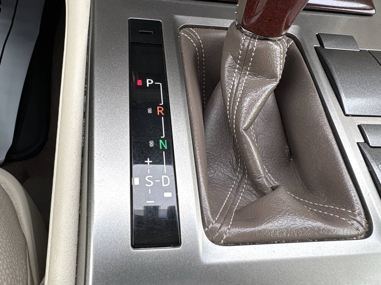 Used 2014 Lexus GX 460 w/ Premium Package AWD/4WD image 6