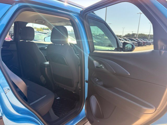 Used 2025 Chevrolet TrailBlazer LT AWD/4WD image 37