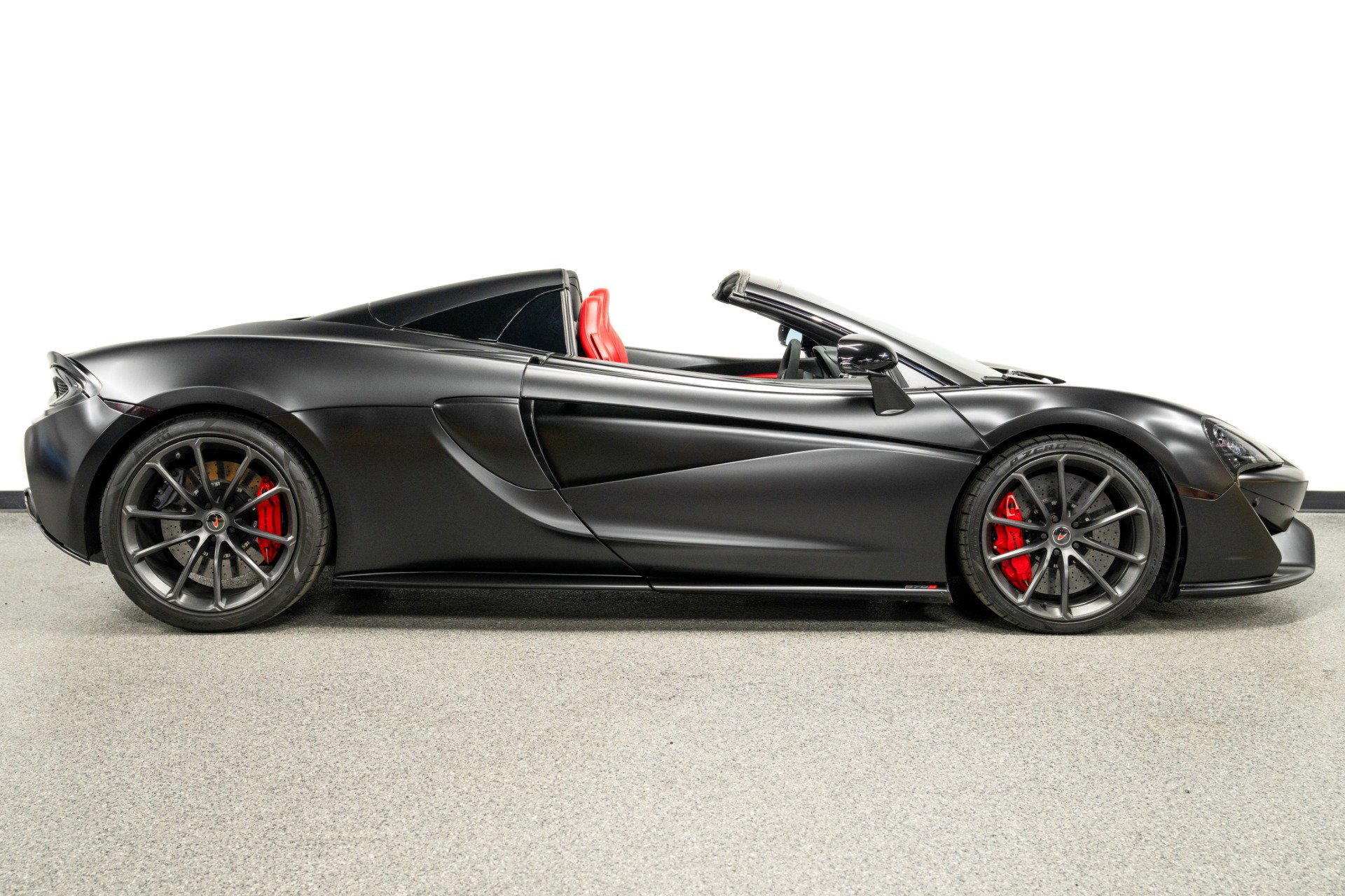 Used 2018 McLaren 570S Spider image 37