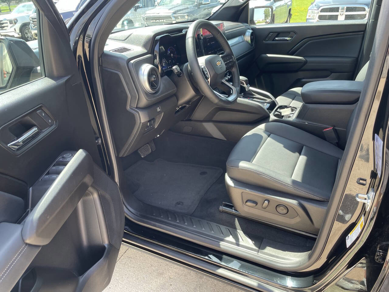 Used 2024 Chevrolet Colorado LT w/ LT Convenience Package III image 5