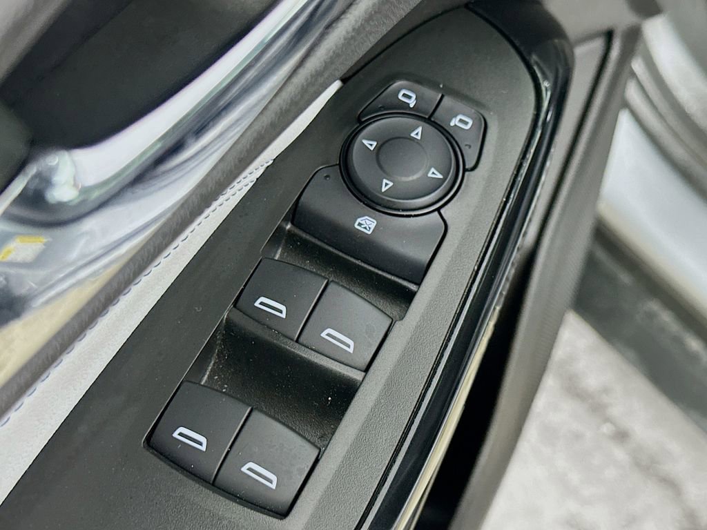 Used 2025 Chevrolet Trax LT w/ LT Convenience Package FWD image 20