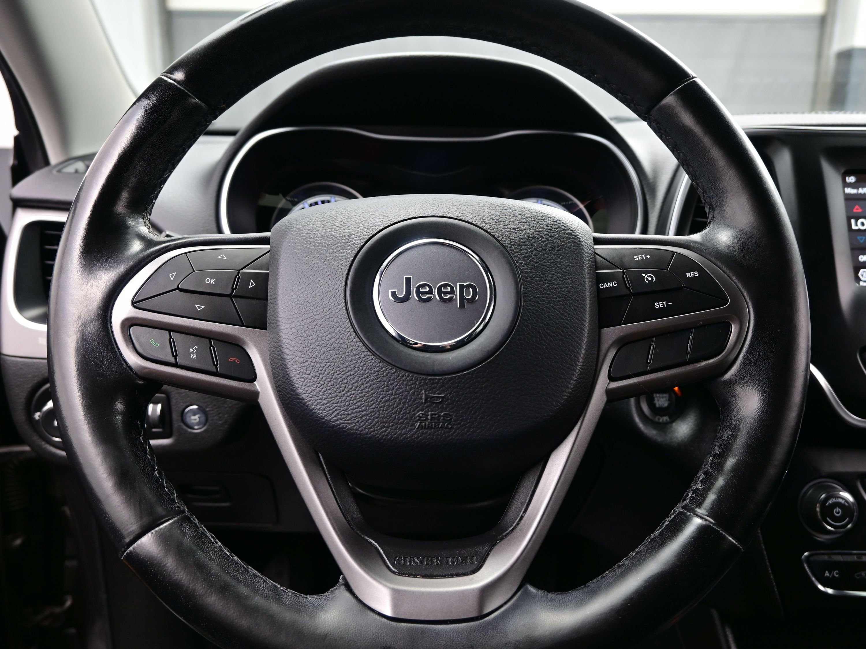 Used 2020 Jeep Cherokee Latitude Plus w/ Comfort/Convenience Group image 25