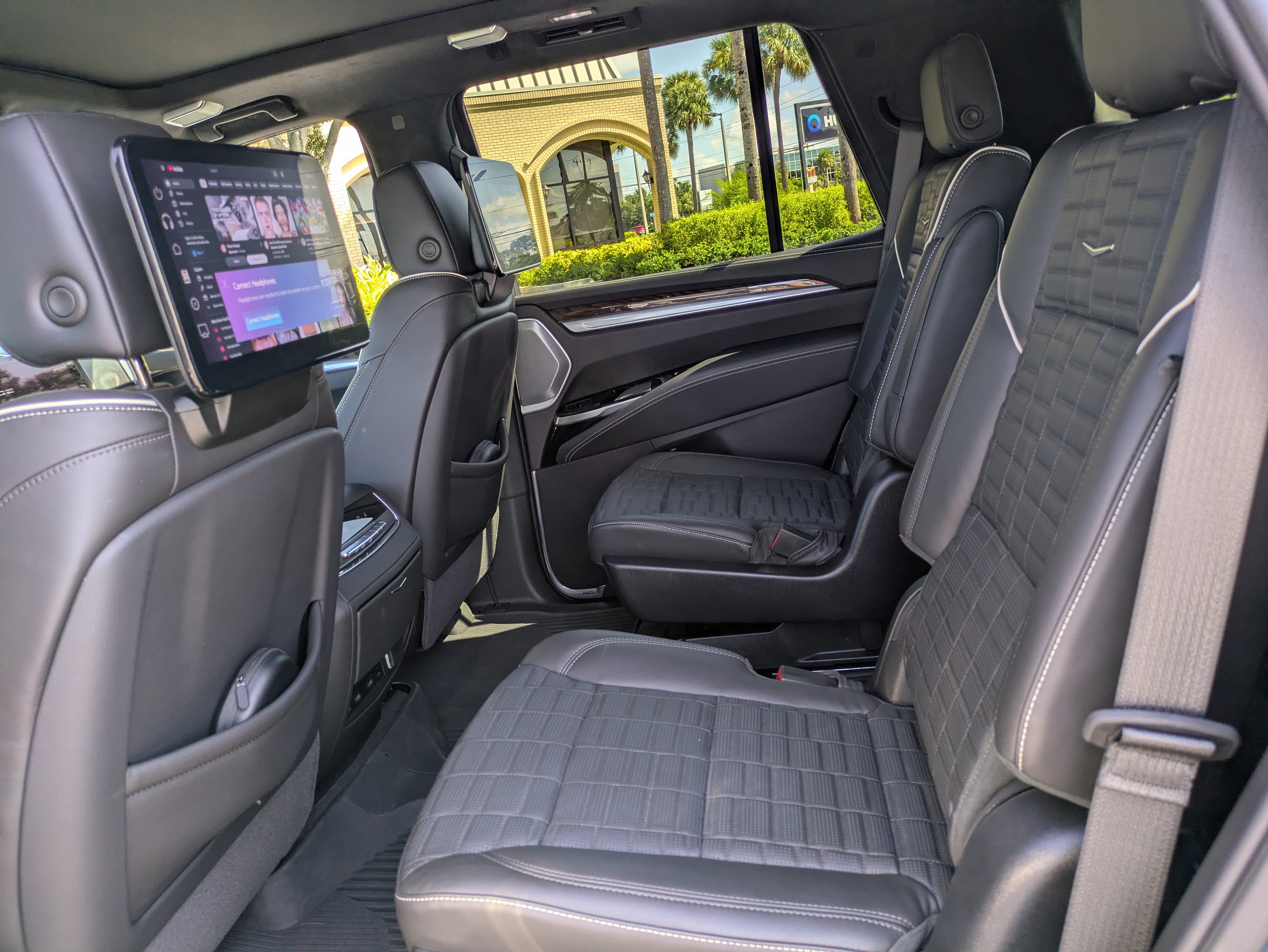 Certified 2025 Cadillac Escalade Sport Platinum w/ LPO, Floor Liner Package AWD/4WD image 14