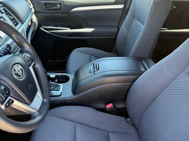 Used 2014 Toyota Highlander LE FWD image 9