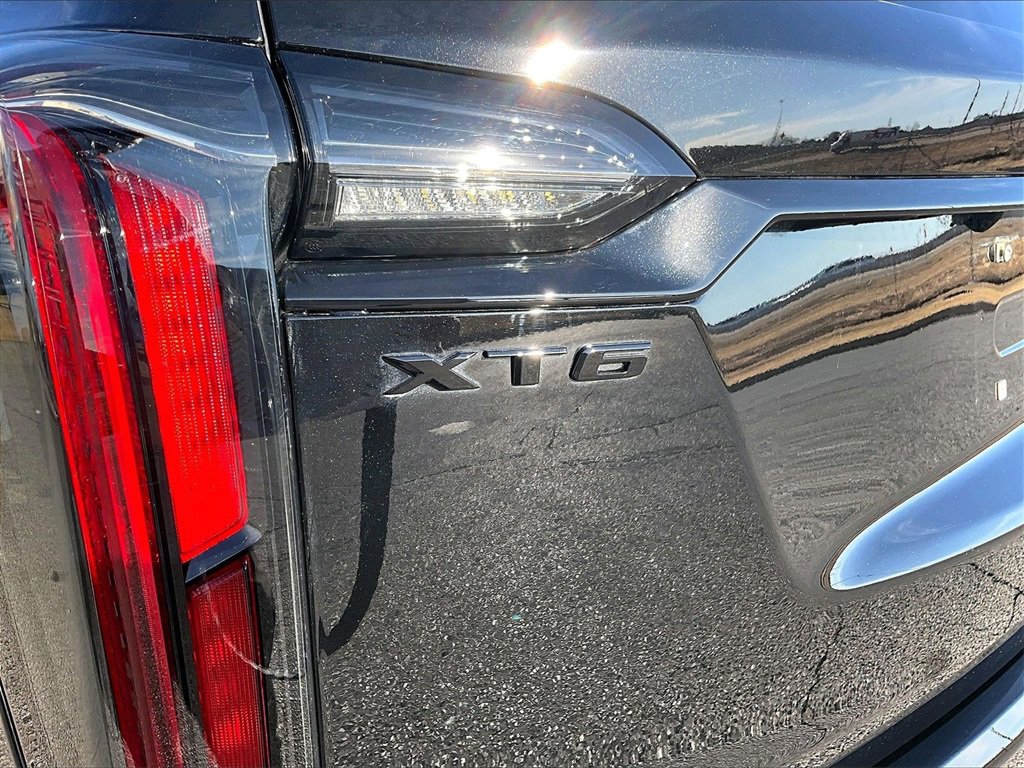 Used 2023 Cadillac XT6 Sport w/ LPO, ONYX Package image 22