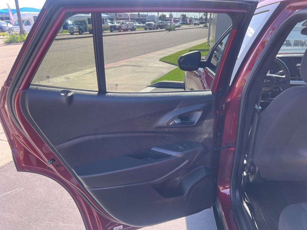 Used 2024 Chevrolet Trax RS w/ Driver Confidence Package FWD image 33