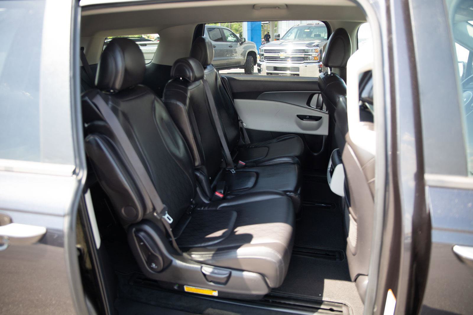 Used 2022 Kia Carnival LX FWD image 24